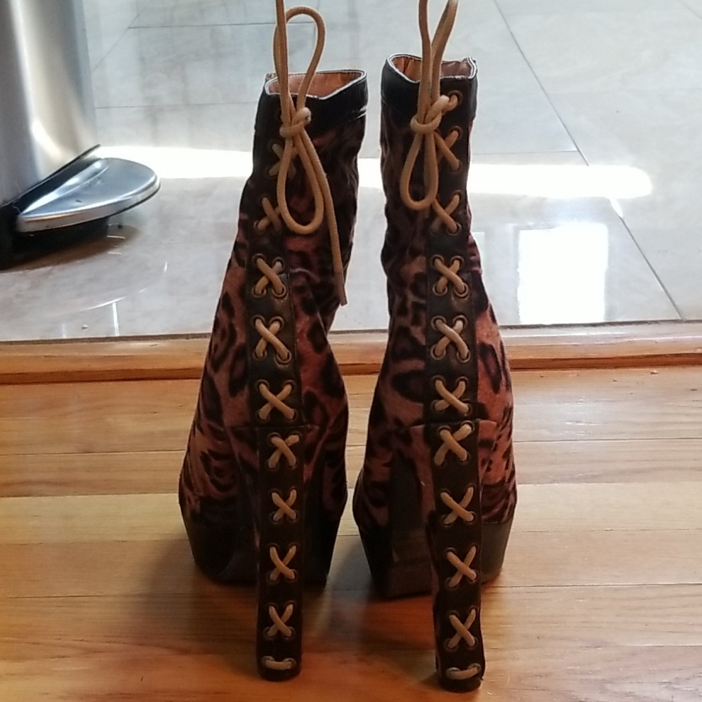 Heels - Picture 3 of 3